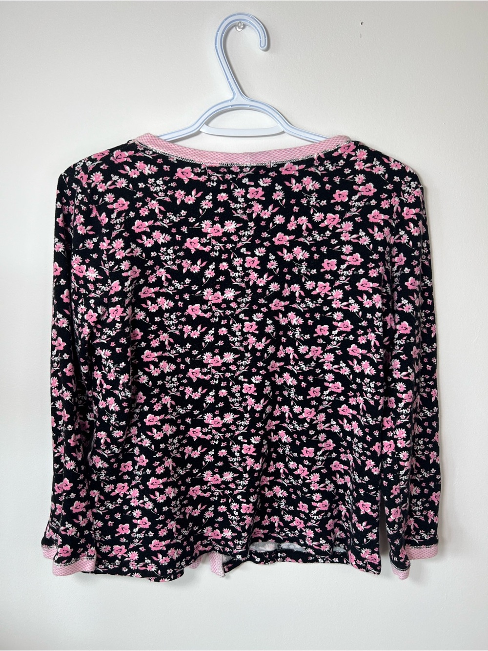Carole Hochman Women’s Small Black with Pink Florals and Trim Pyjama Top - Picture 5 of 5